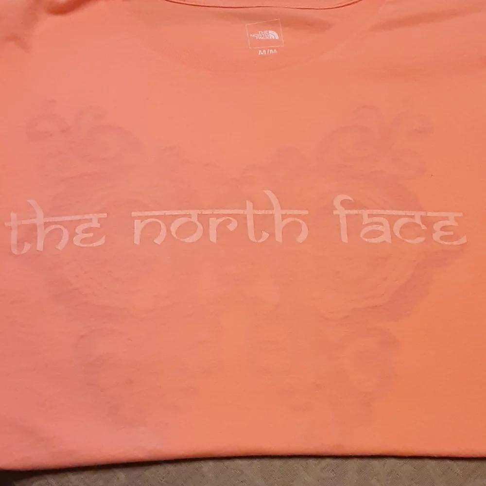 The North Face light coral cap sleeve tee shirt Swirl Pattern  size Medium EUC - Picture 2 of 6